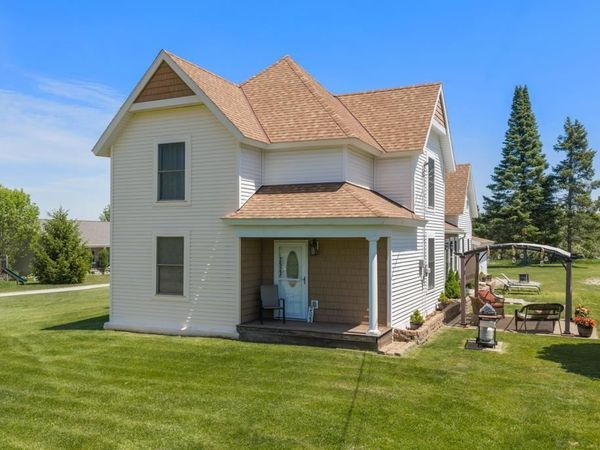 2523 Howard Road, Petoskey, MI 49770