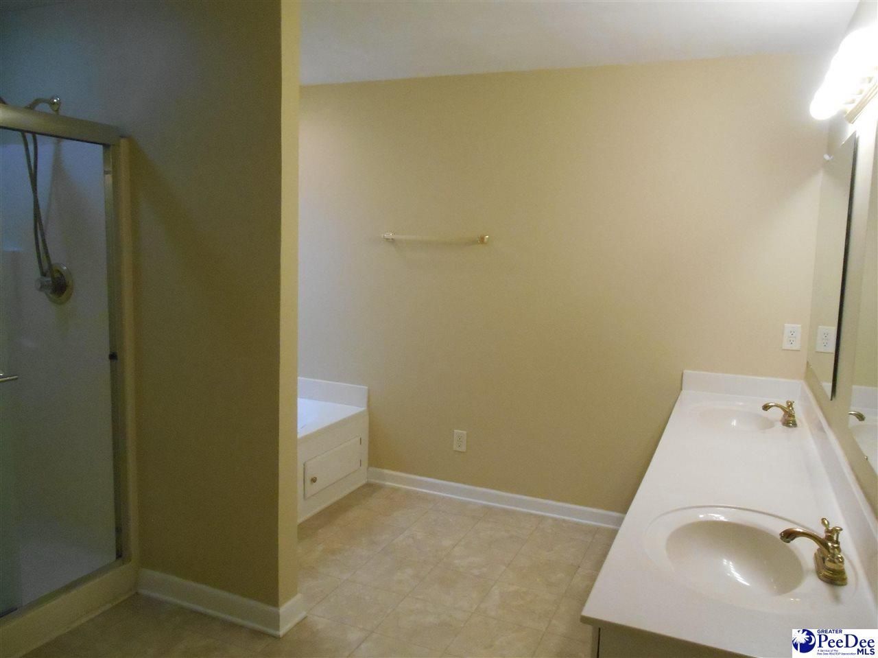 2811 Founder Photo 25