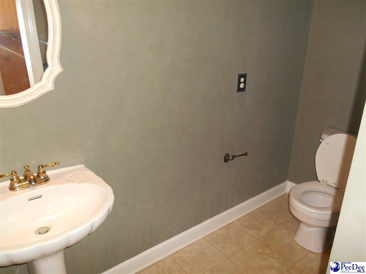 2811 Founder Photo 29