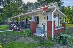 224 Godfrey Street photo 4