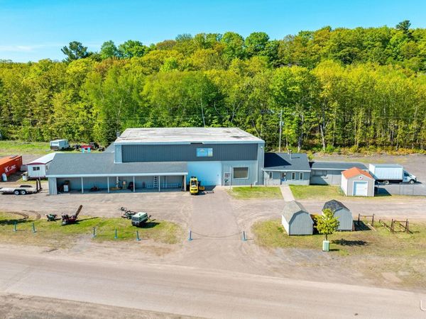 6001 Carlos Drive, Houghton, MI 49931
