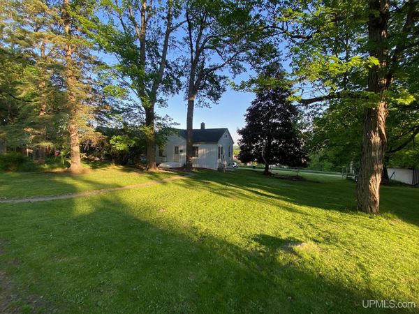 943 E H Street, Iron Mountain, MI 49801