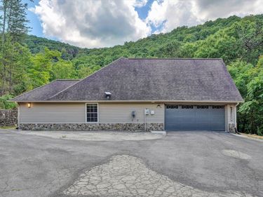 3075 Creekside DR , Salem, VA 24153