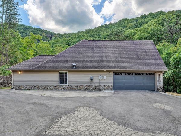3075 Creekside DR , Salem, VA 24153
