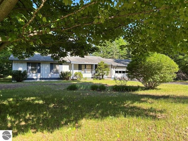 10009 Lakeview Hills Road E, Traverse City, MI 49684