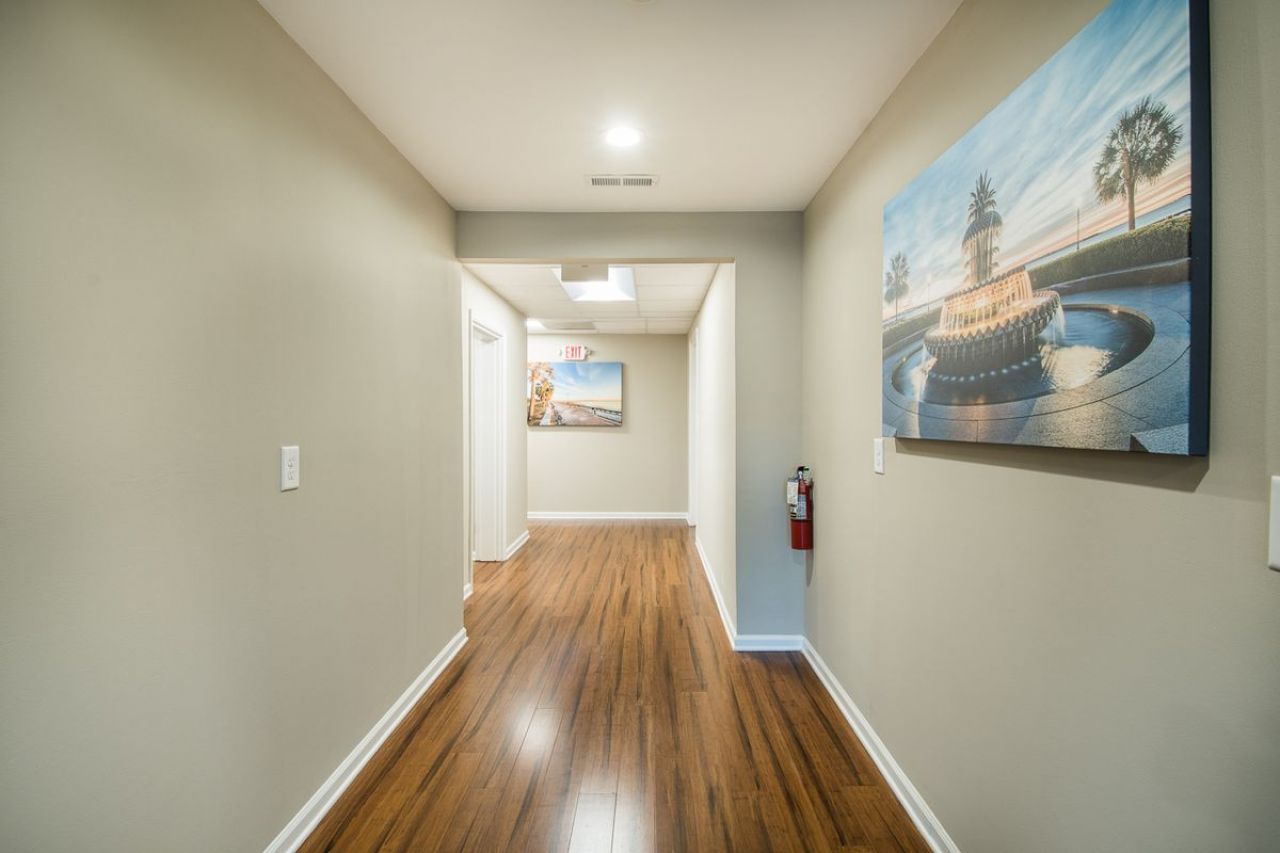 800 Johnnie Dodds Boulevard  Photo 16