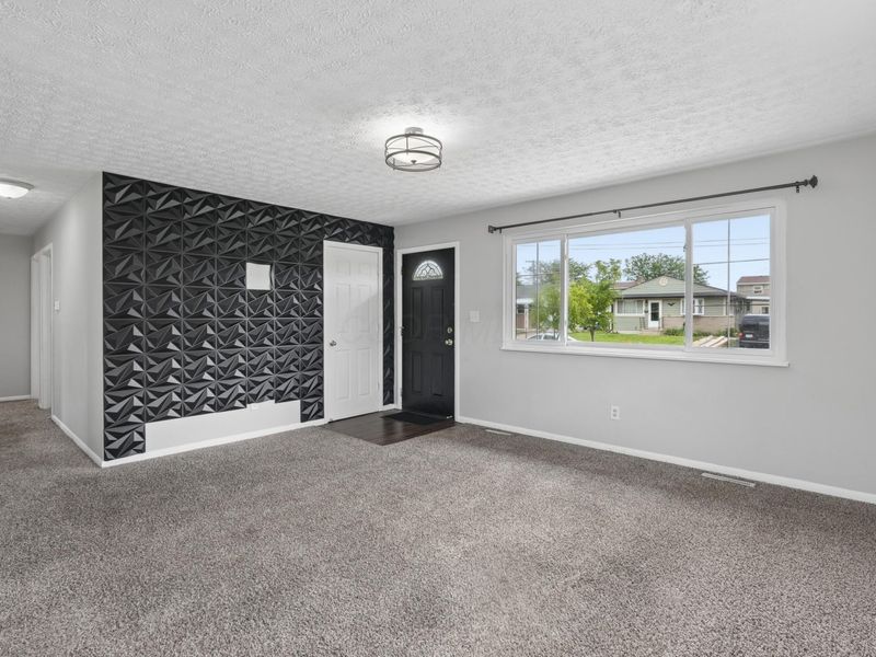 4155 Dixie Court , Columbus, OH 43228 Photo 6