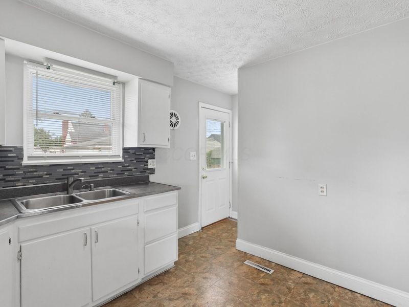 4155 Dixie Court , Columbus, OH 43228 Photo 9
