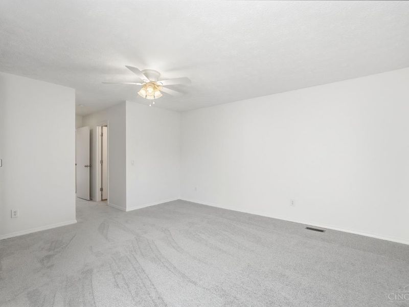 8127 Timbertree Way, West Chester, OH 45069 Photo 12
