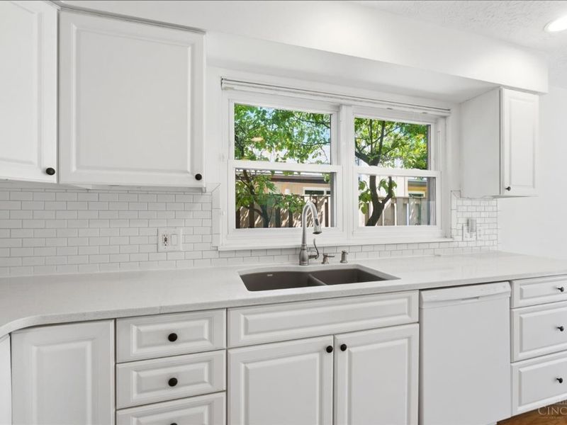 8127 Timbertree Way, West Chester, OH 45069 Photo 6