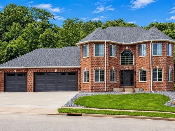 4712 Oakwood Hills Parkway, Eau Claire, WI 54701