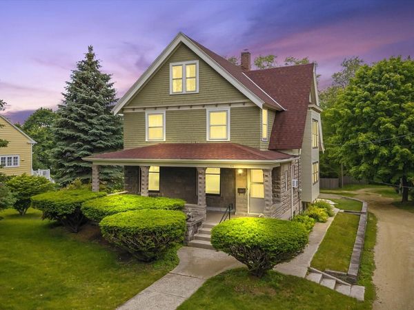 924 W Grand AVENUE, Port Washington, WI 53074