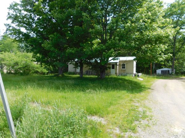 159 Commercial Street , Hartland, ME 04943