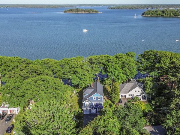 86 Maquoit Drive, Freeport, ME 04032