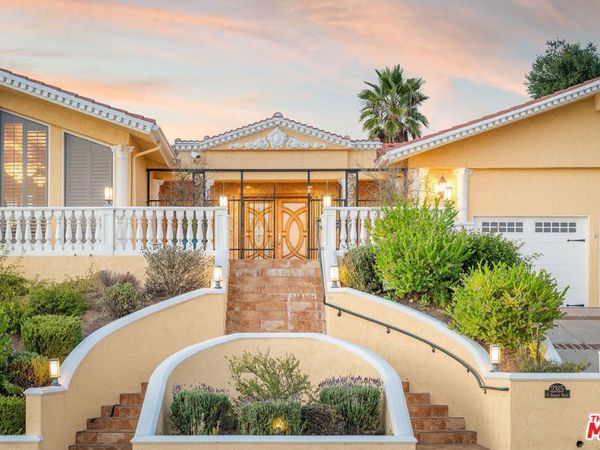 2315 N Hobart Boulevard, Los Angeles, CA 90027