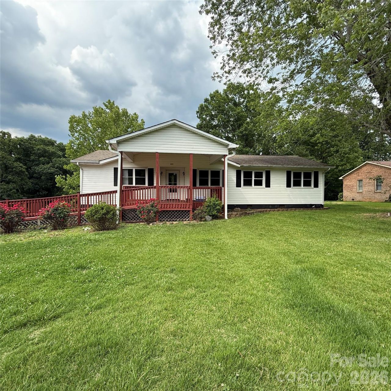 210 Bleynat Street Ne, Valdese, NC 28690 Main Photo