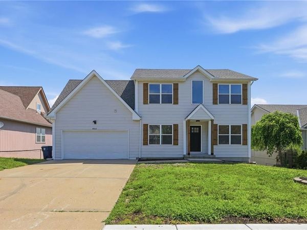 8547 N Robinhood Avenue, Kansas City, MO 64154