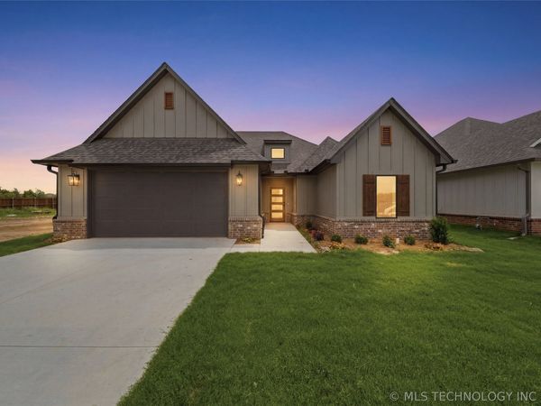 1005 S Chickasaw Street , Skiatook, OK 74070