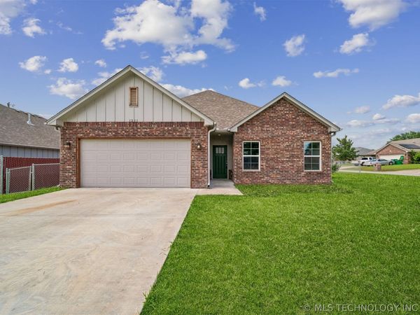 1211 E Perkins Avenue , Sapulpa, OK 74066