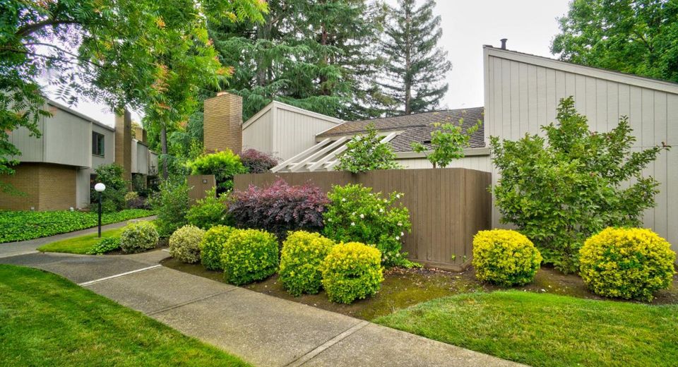 326 Elmhurst Cir, Sacramento, CA 95825 Photo
