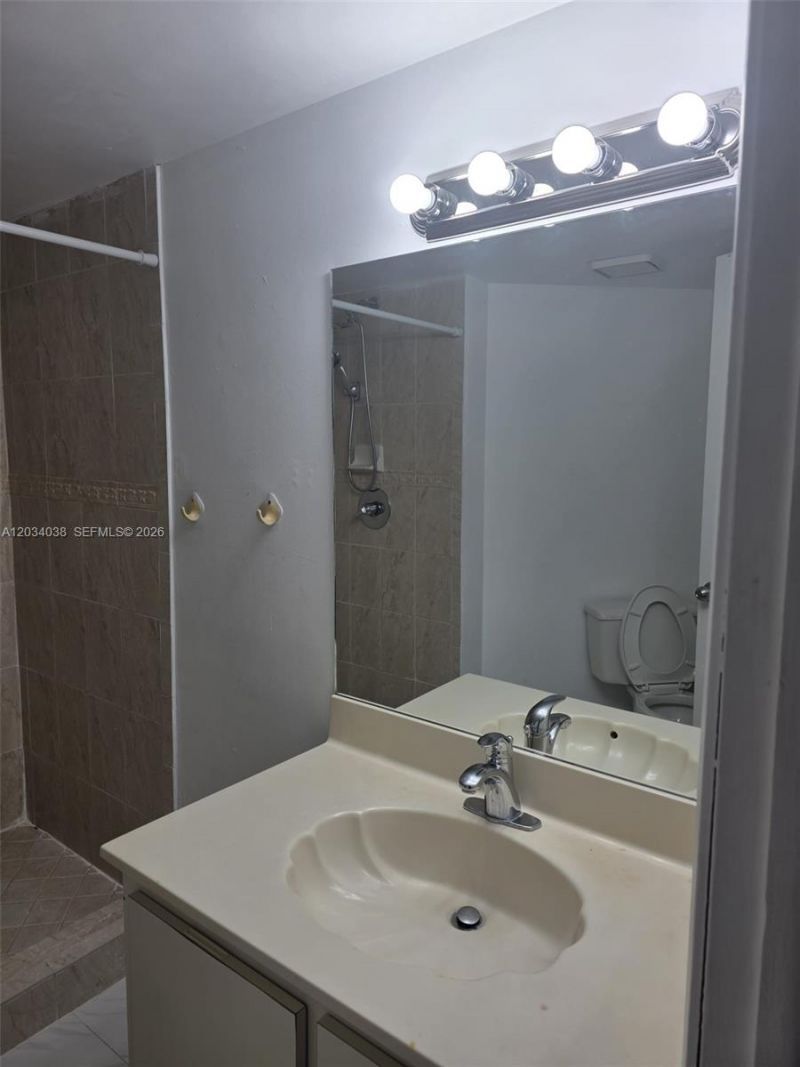 9429 Fontainebleau Blvd , Unit 207-33, Miami, FL 33172 Photo
