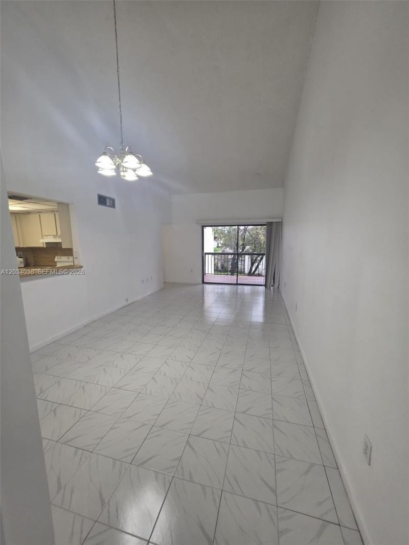 9429 Fontainebleau Blvd , Unit 207-33, Miami, FL 33172 Photo