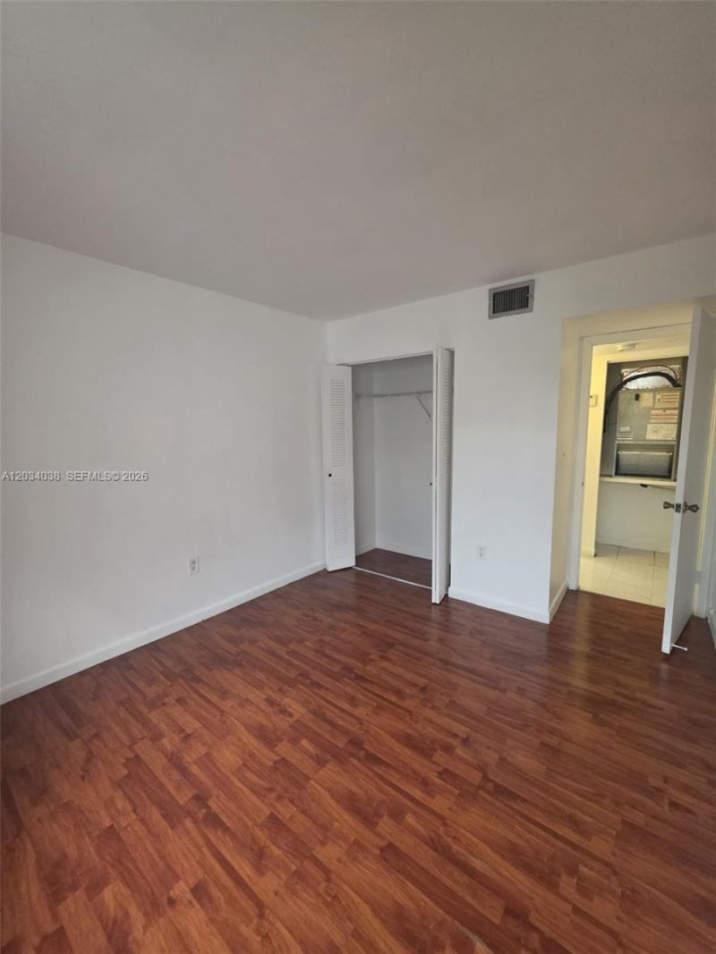 9429 Fontainebleau Blvd , Unit 207-33, Miami, FL 33172 Photo