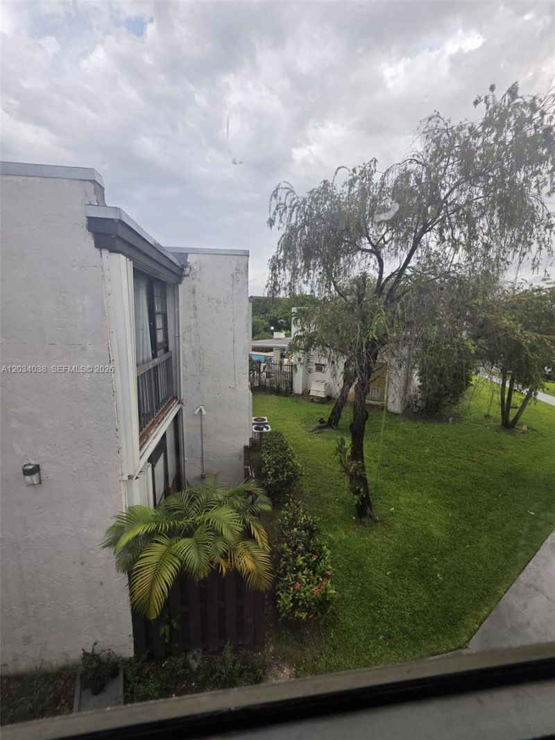 9429 Fontainebleau Blvd , Unit 207-33, Miami, FL 33172 Photo