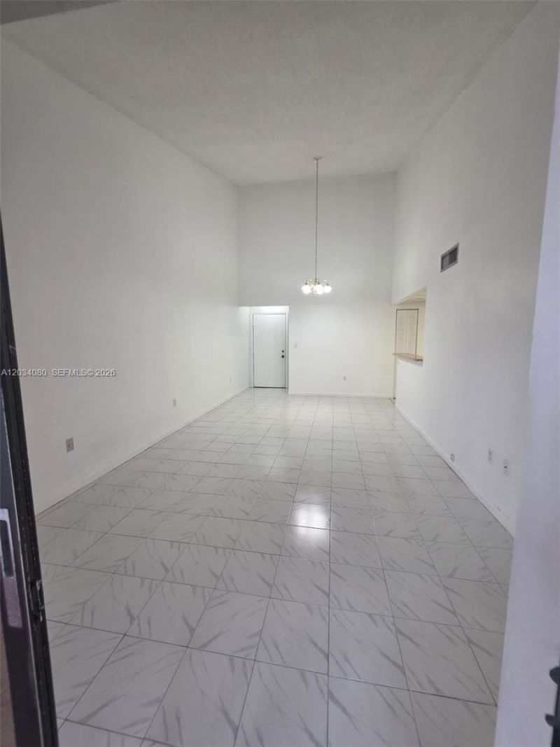 9429 Fontainebleau Blvd , Unit 207-33, Miami, FL 33172 Photo