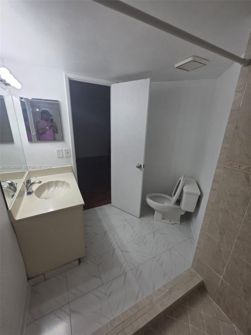9429 Fontainebleau Blvd , Unit 207-33, Miami, FL 33172 Photo