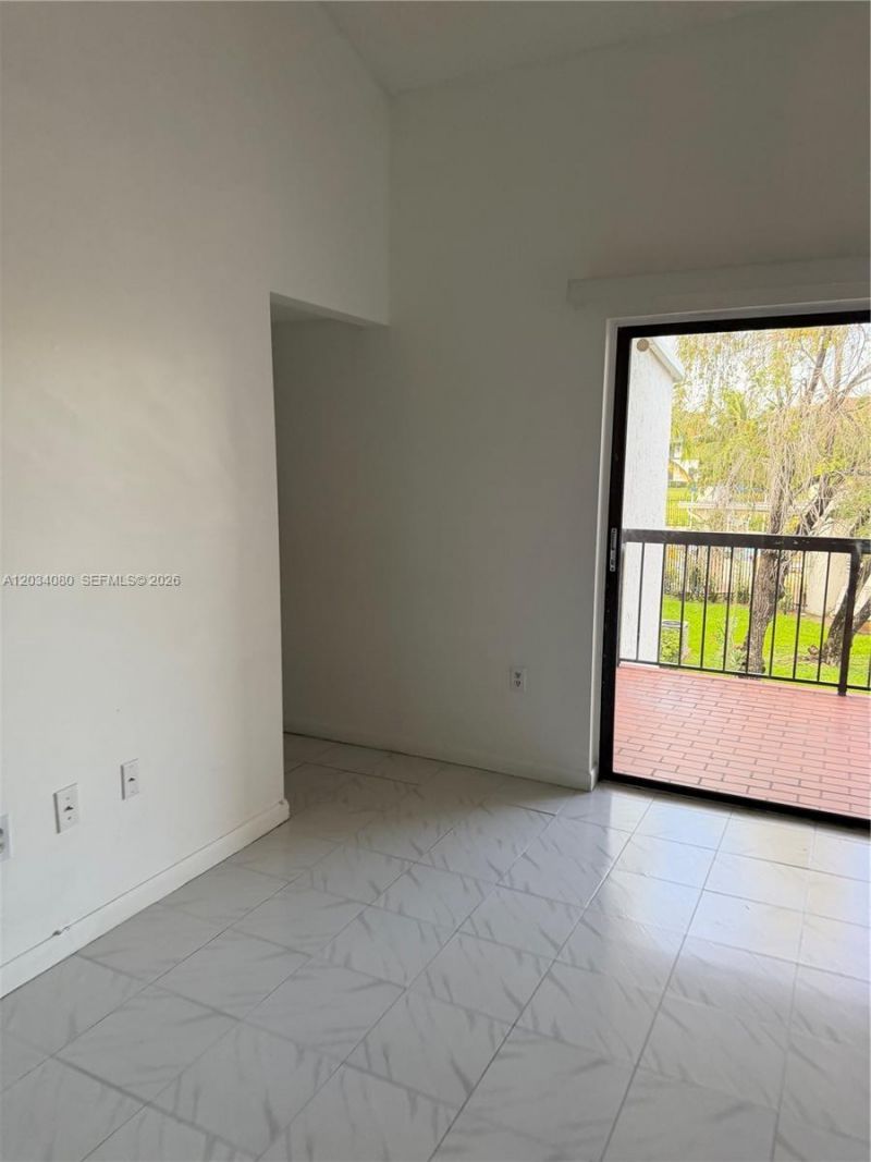 9429 Fontainebleau Blvd , Unit 207-33, Miami, FL 33172 Photo