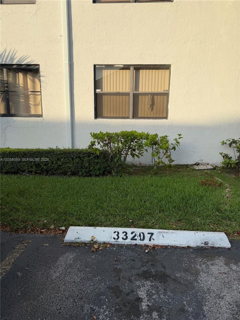 9429 Fontainebleau Blvd , Unit 207-33, Miami, FL 33172 Photo