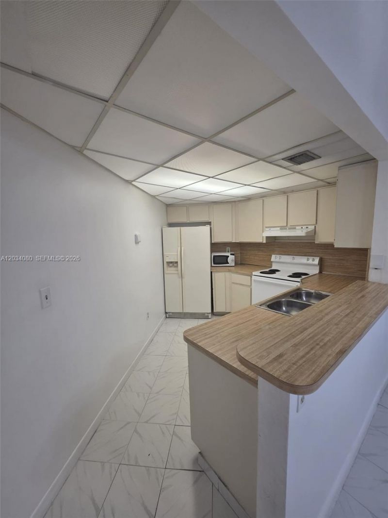 9429 Fontainebleau Blvd , Unit 207-33, Miami, FL 33172 Photo