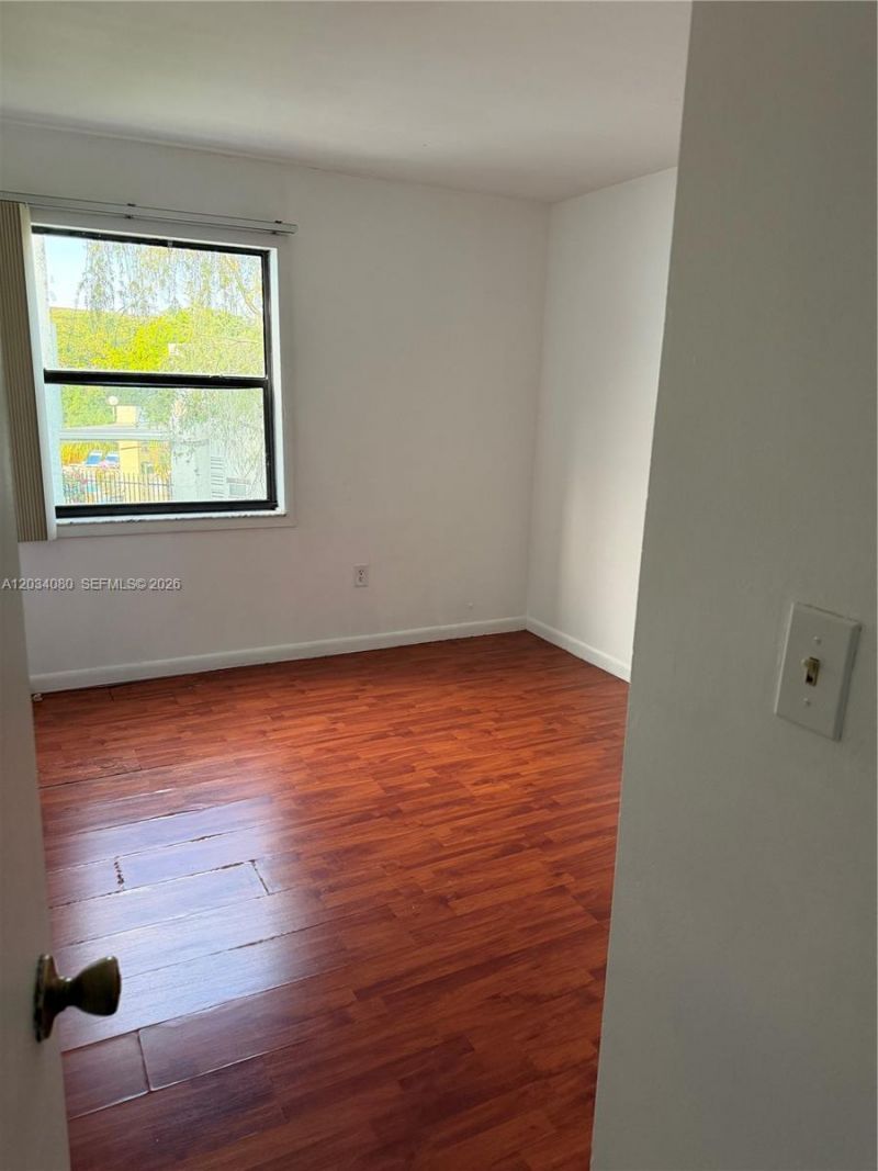 9429 Fontainebleau Blvd , Unit 207-33, Miami, FL 33172 Photo