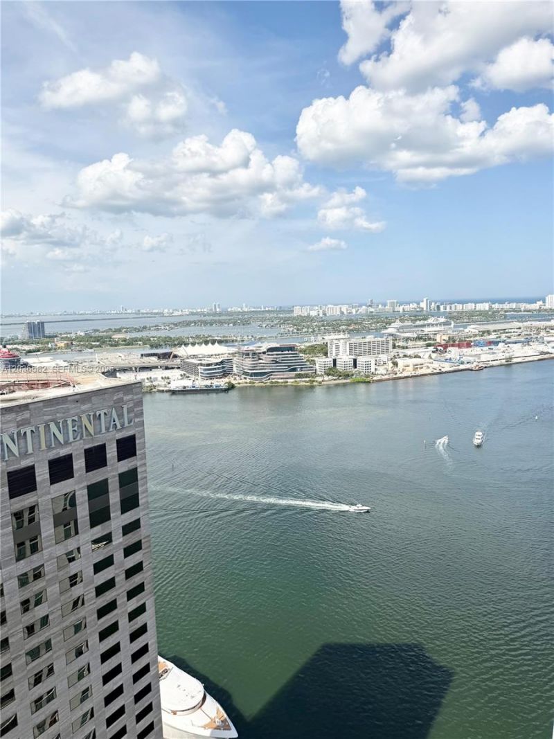 335 Biscayne Bl, Unit 4200, Miami, FL 33131 Photo