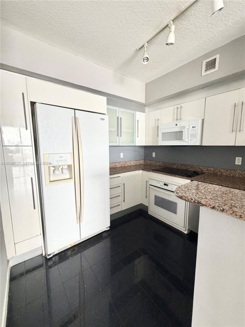335 Biscayne Bl, Unit 4200, Miami, FL 33131 Photo