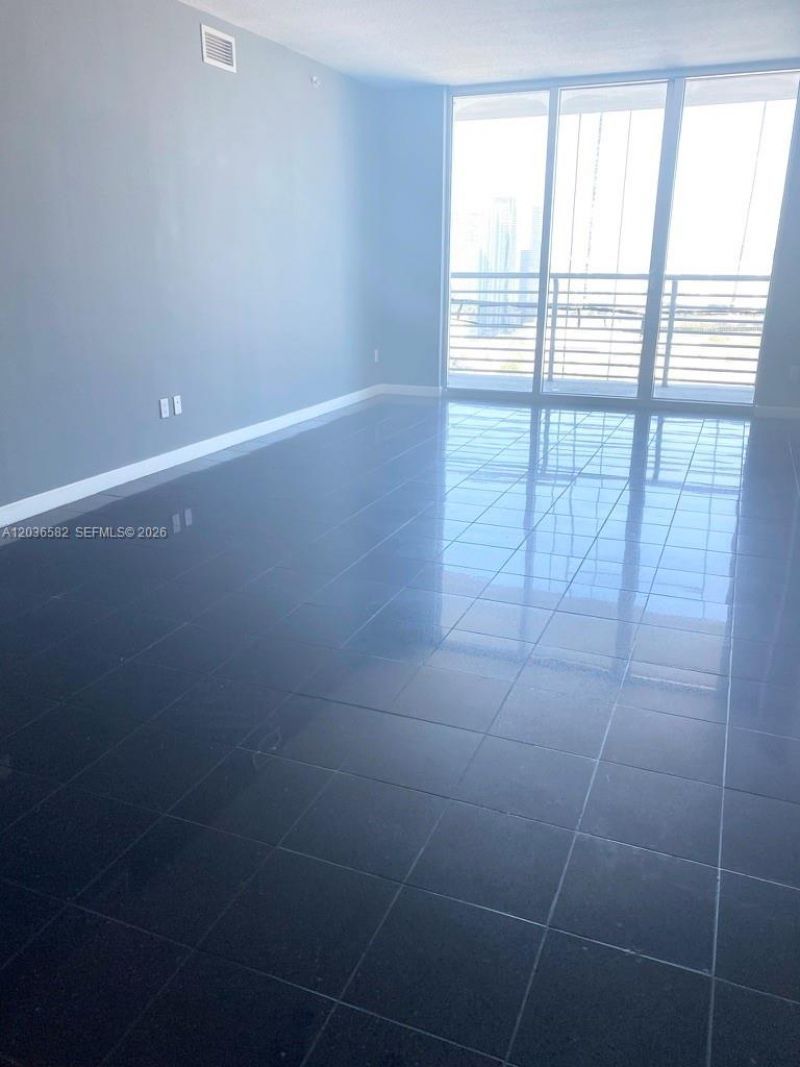 335 Biscayne Bl , Unit 4200, Miami, FL 33131 Photo