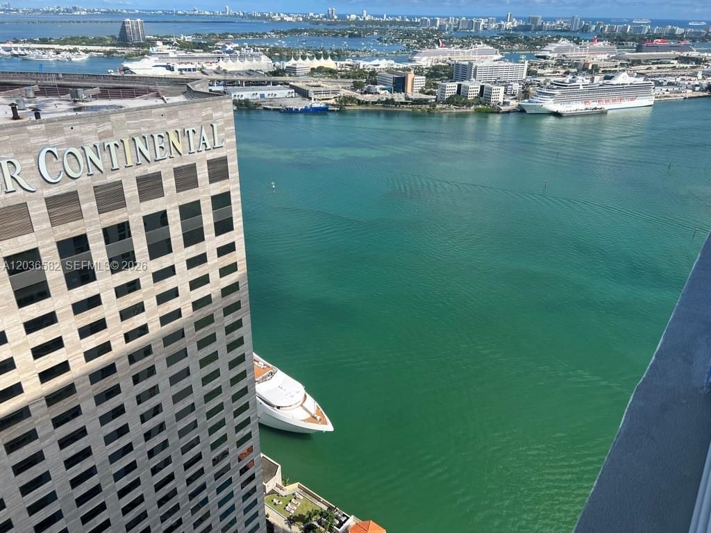 335 Biscayne Bl , Unit 4200, Miami, FL 33131 Photo