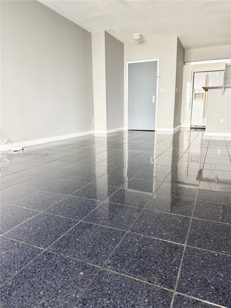 335 Biscayne Bl, Unit 4200, Miami, FL 33131 Photo