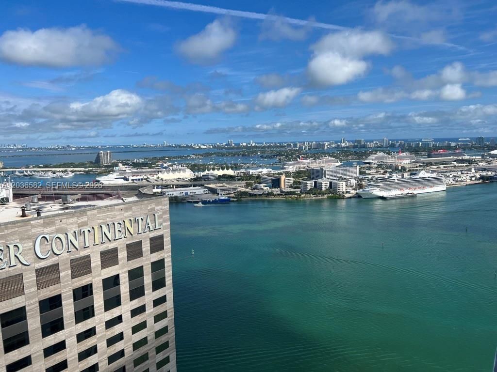 335 Biscayne Bl , Unit 4200, Miami, FL 33131 Photo