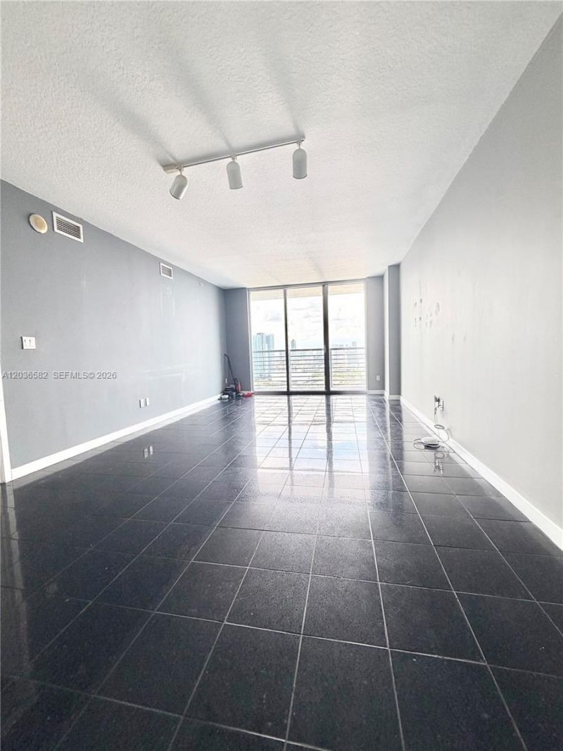 335 Biscayne Bl, Unit 4200, Miami, FL 33131 Photo