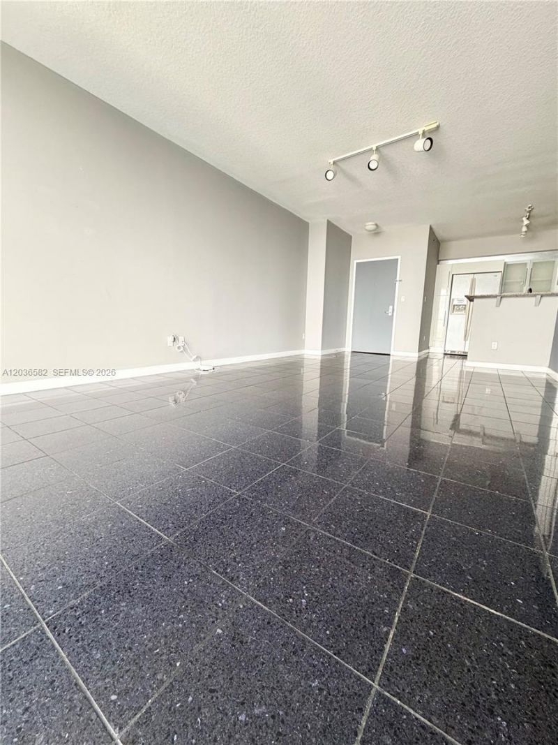 335 Biscayne Bl, Unit 4200, Miami, FL 33131 Photo