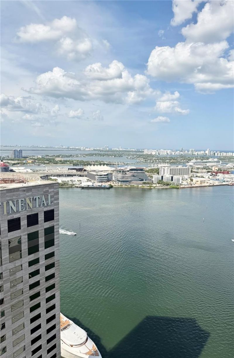 335 Biscayne Bl, Unit 4200, Miami, FL 33131 Photo
