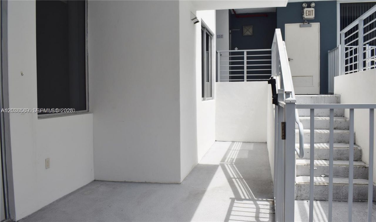 3339 Virginia St , Unit 207, Miami, FL 33133 Photo