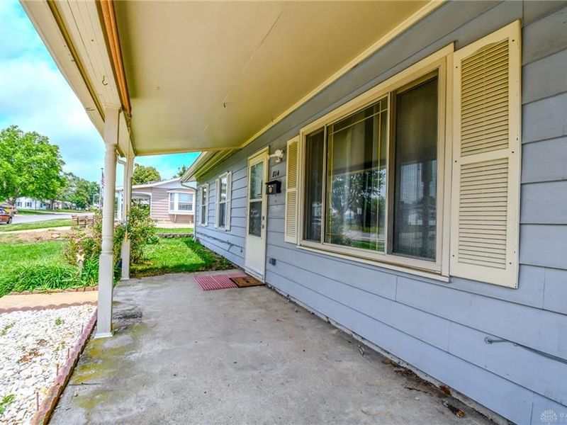 814 Bellows Drive, New Carlisle, OH 45344 Photo 6