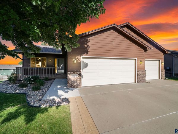 808 Whitewood Ave, Sioux Falls, SD 57106