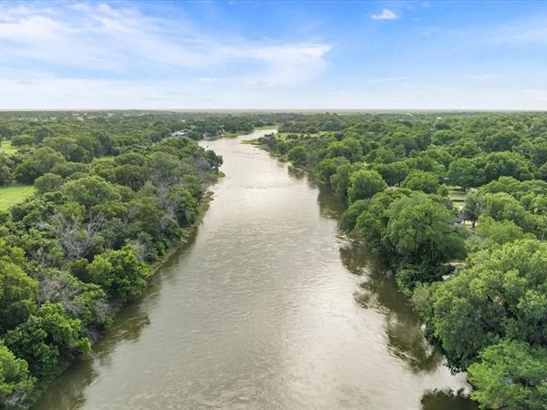 1468 Eagle Canyon Drive, China Spring, TX 76633