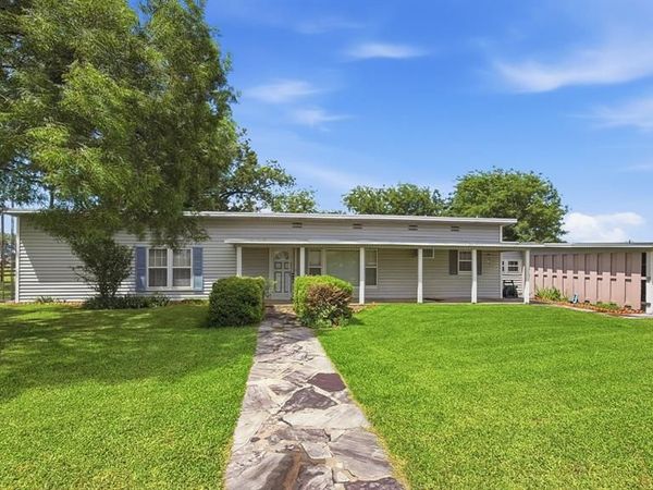 59 Noland Road, Whitesboro, TX 76273