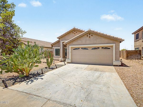 1352 S PORTLAND Avenue, Gilbert, AZ 85296