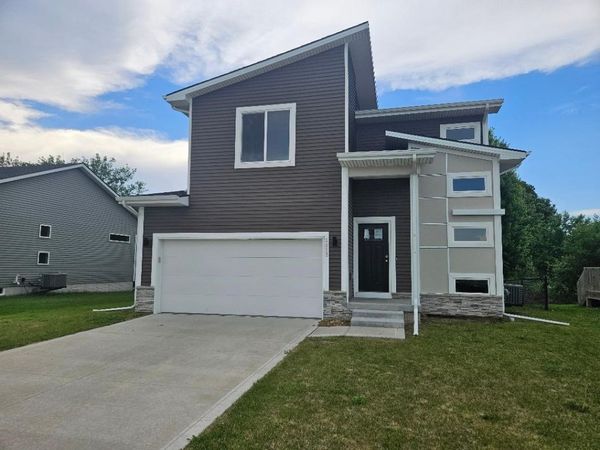 2813 Kestrel Street , Norwalk, IA 50211